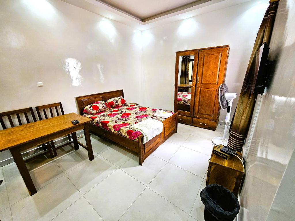 CHAMBRE NGOR- DOUCHE PRIVEE-Salon-Cuisine-Netflix - Habitación De La Reina