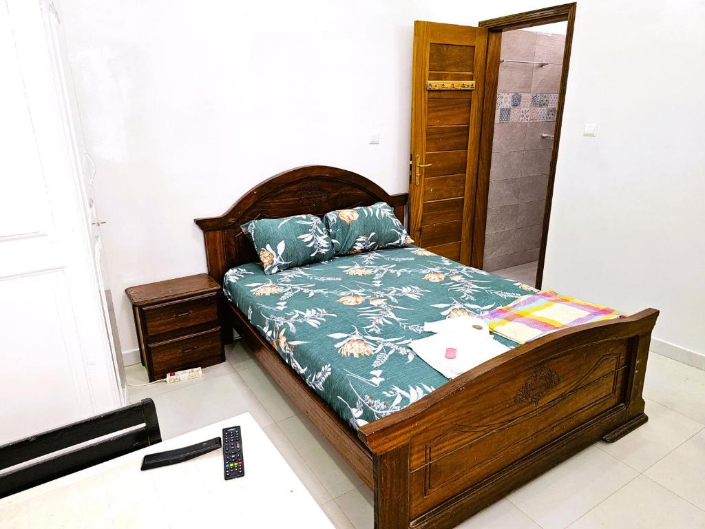 CHAMBRE NGOR- DOUCHE PRIVEE-Salon-Cuisine-Netflix - Habitación Doble