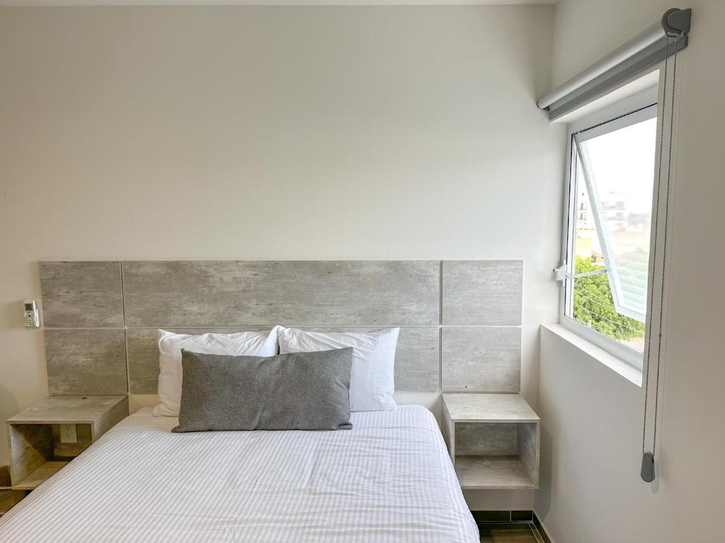 Postel nebo postele na pokoji v ubytování SR Hotel