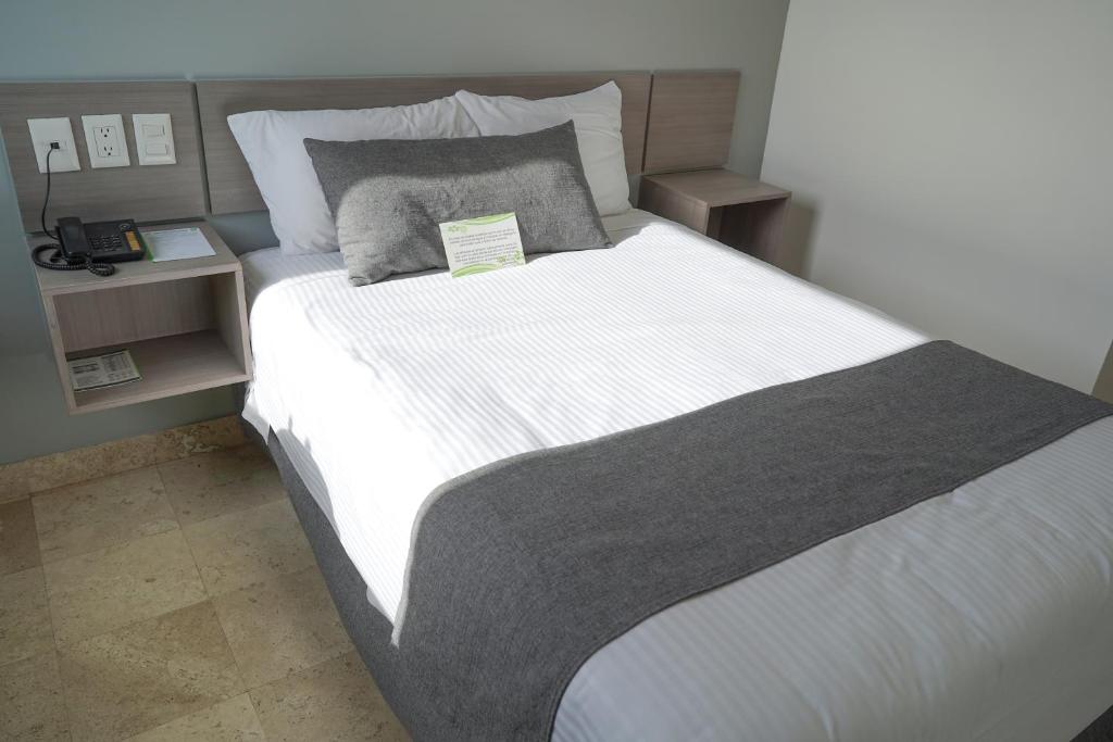 Postel nebo postele na pokoji v ubytování SR Hotel