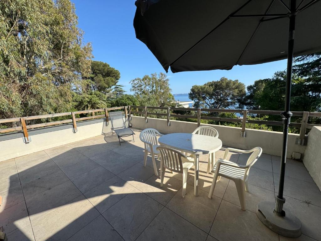 Photo de la galerie de l'établissement Studio terrasse vue mer, au Lavandou