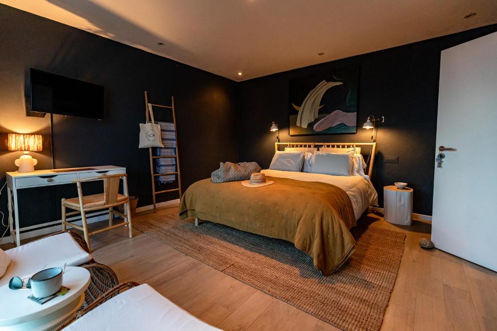 Postel nebo postele na pokoji v ubytování Pedra de Lava Azores-Quarto 2
