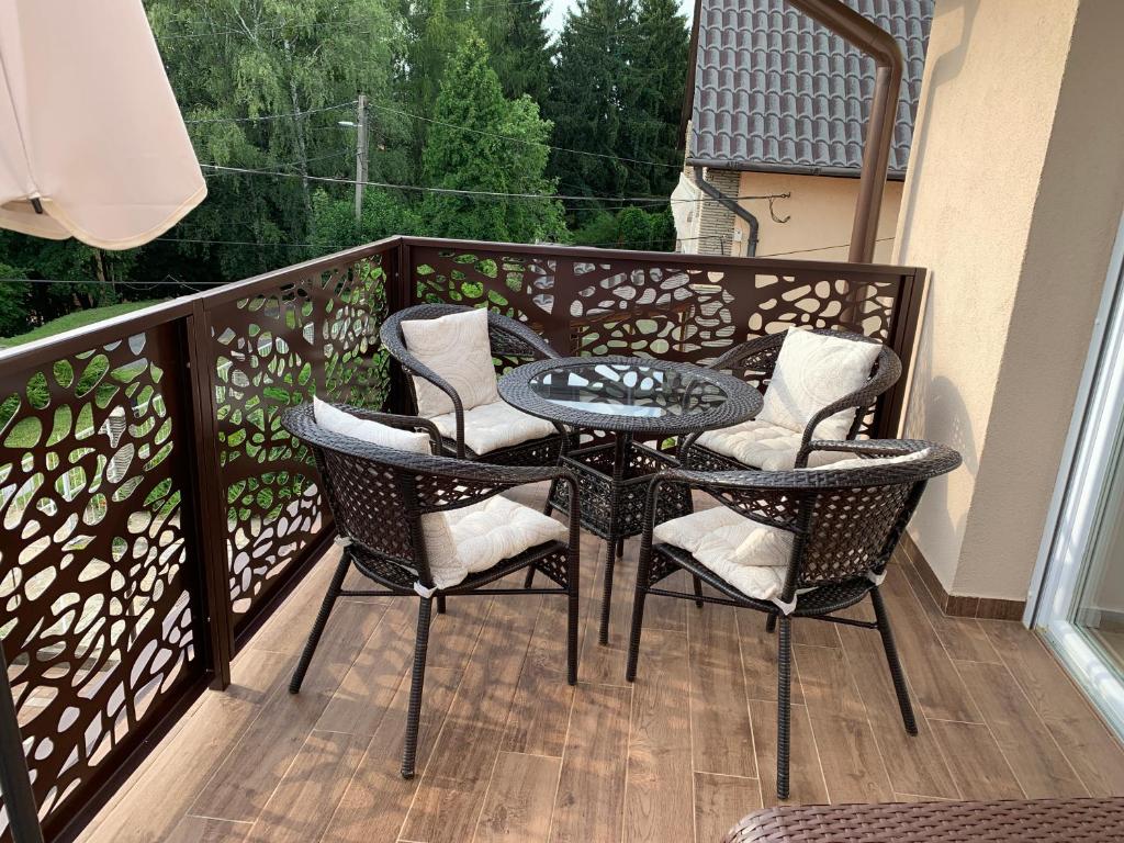 Balkón alebo terasa v ubytovaní Dodi Apartman