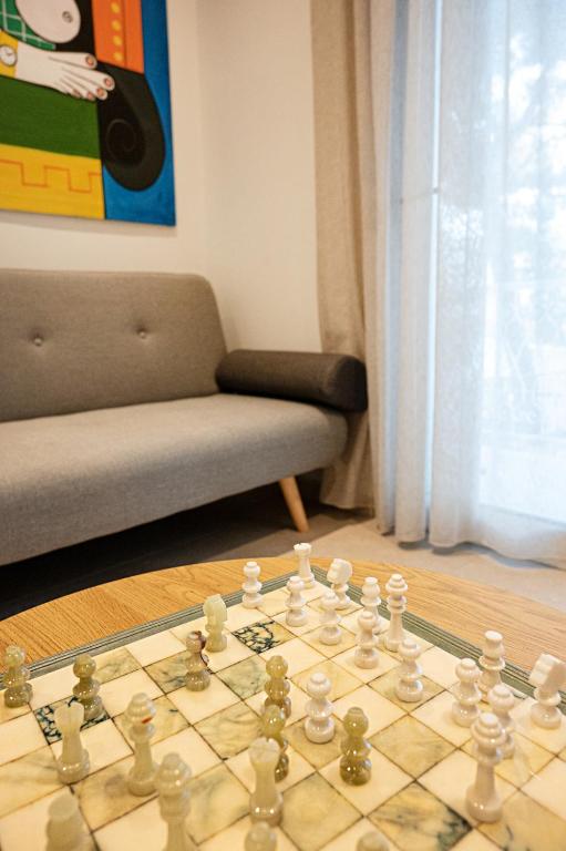 Posezení v ubytování SEMIRAMIS Luxury Apartments