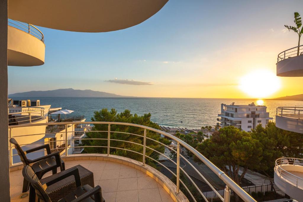 Hotel Sea Breeze - Chambre Double De Luxe Avec Balcon Et Vue En Mer