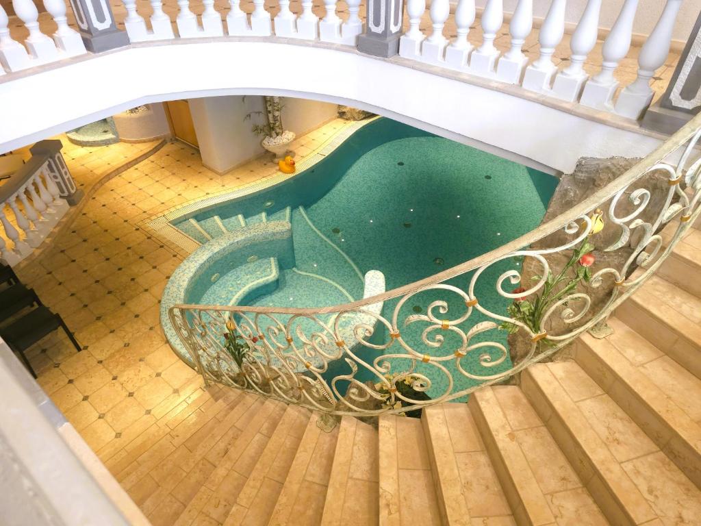 Bazén v ubytování Hotel Tonnerhof nebo v jeho okolí