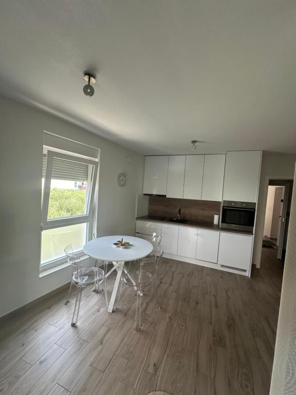 Kuchyň nebo kuchyňský kout v ubytování Ruby's Home