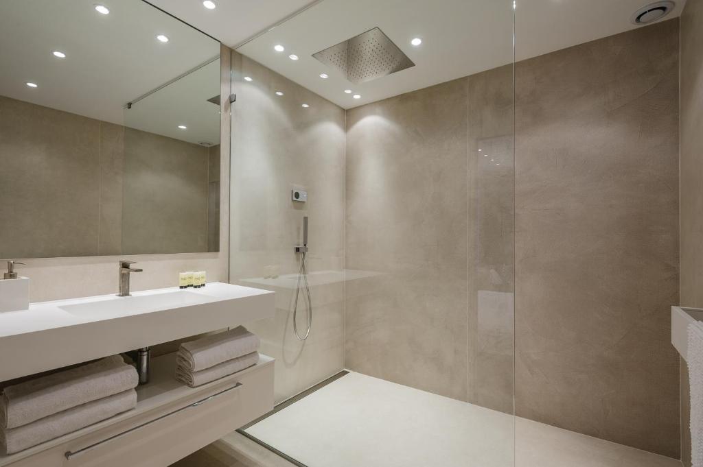 MOHOM - Berges du Rhône - Studio-loft, Black Place
