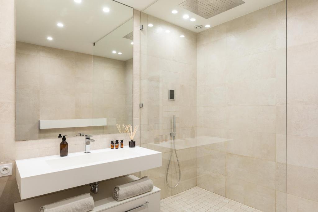 MOHOM - Berges du Rhône - Studio-loft, Wood Place