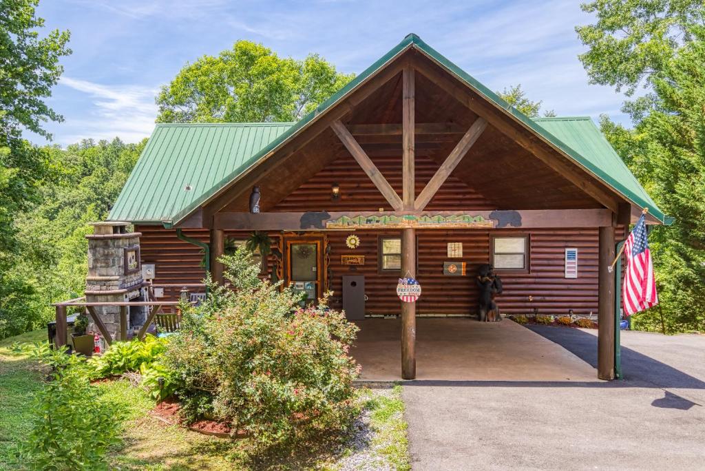 Hillbilly Hideaway - WIFI, Hot Tub, Game Room Free Attractions Tickets ...