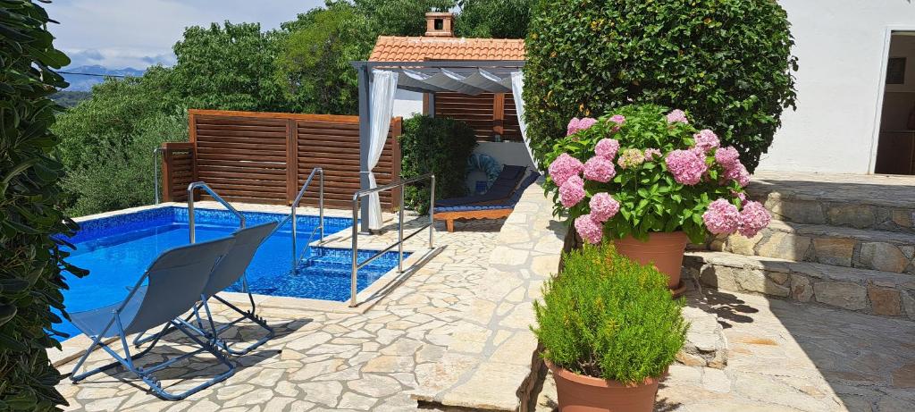 Bazén v ubytovaní Rustic Apartment Mariva alebo v jeho blízkosti