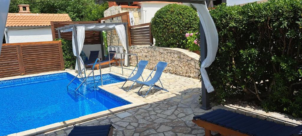Bazén v ubytovaní Rustic Apartment Mariva alebo v jeho blízkosti