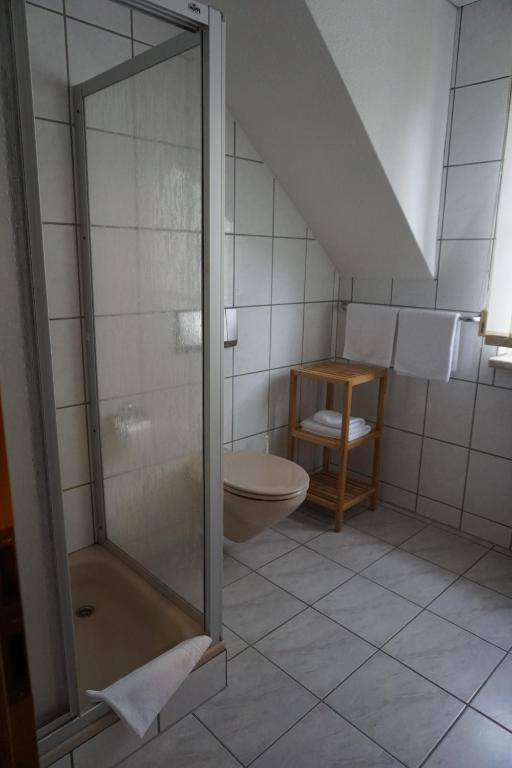 Vannituba majutusasutuses Waldhotel Weitblick