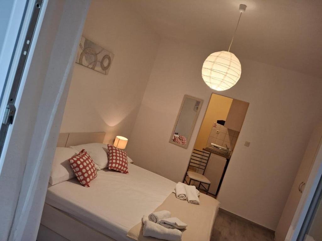 Postel nebo postele na pokoji v ubytování Apartments Mirjana