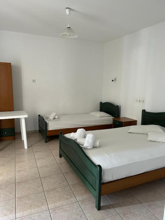 Postel nebo postele na pokoji v ubytování SIROS HOTEL