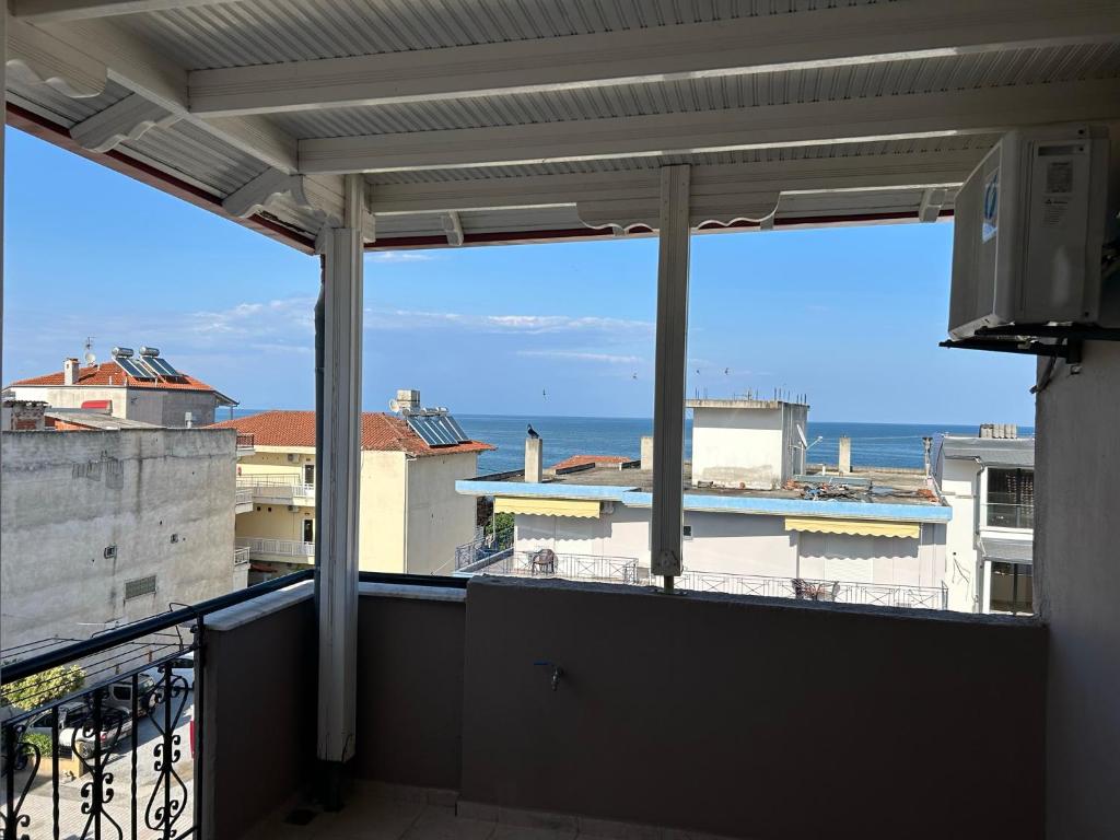Balkón nebo terasa v ubytování SIROS HOTEL