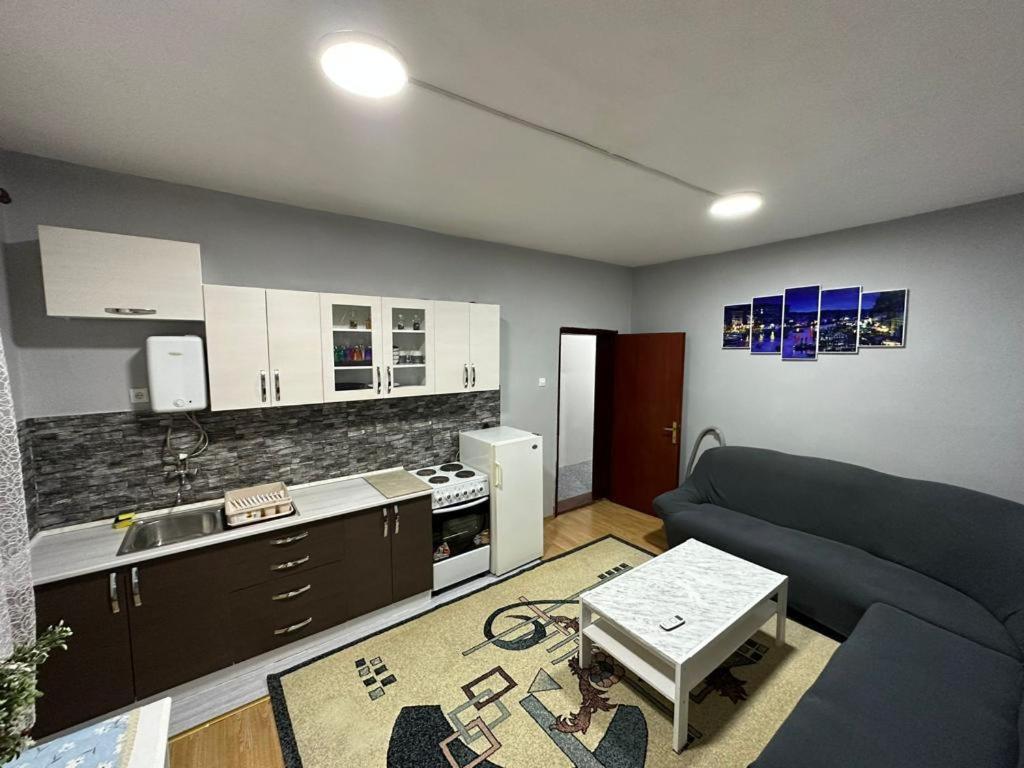 Una cocina o cocineta en 1 Bedroom Flat with Free Parking in Mostar A