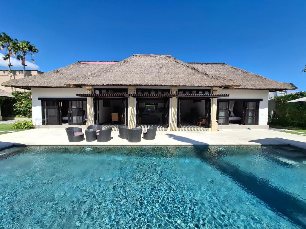 Villa Bugis Seminyak - Gembira Four-Bedroom Villa
