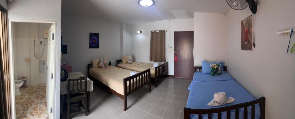 Postel nebo postele na pokoji v ubytování Jenny Hostel HuaHin