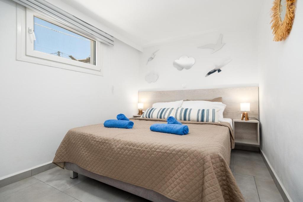 Posteľ alebo postele v izbe v ubytovaní Blue View Villa Apartment #1 With Shared Pool