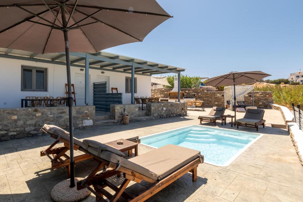 Bazén v ubytovaní Blue View Villa Apartment #1 With Shared Pool alebo v jeho blízkosti