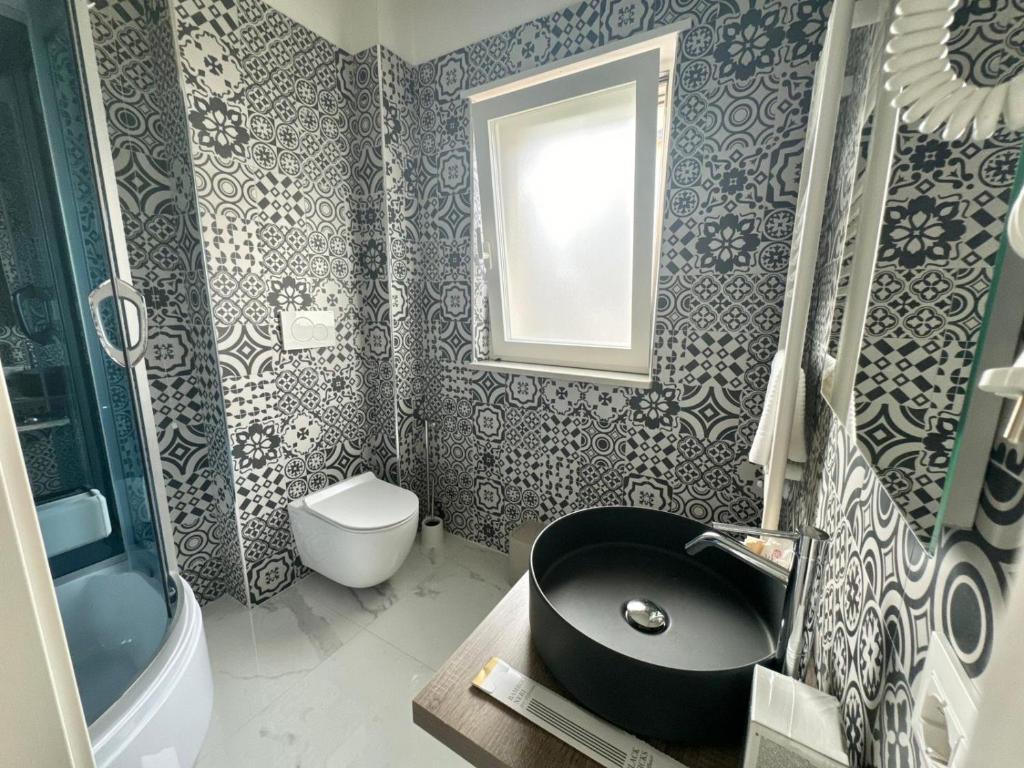 Casa MarFe - King Room With Balcony