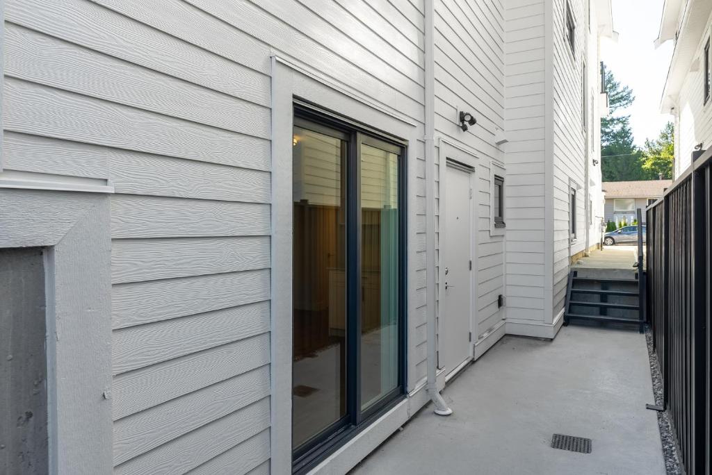 Byggingin sem sumarhúsið er í