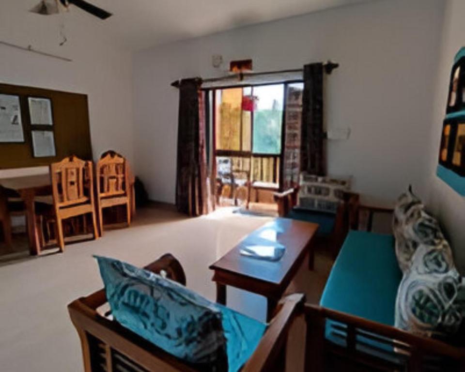 Posezení v ubytování Ronne's 2BHK Lagoon Apartment -Calangute