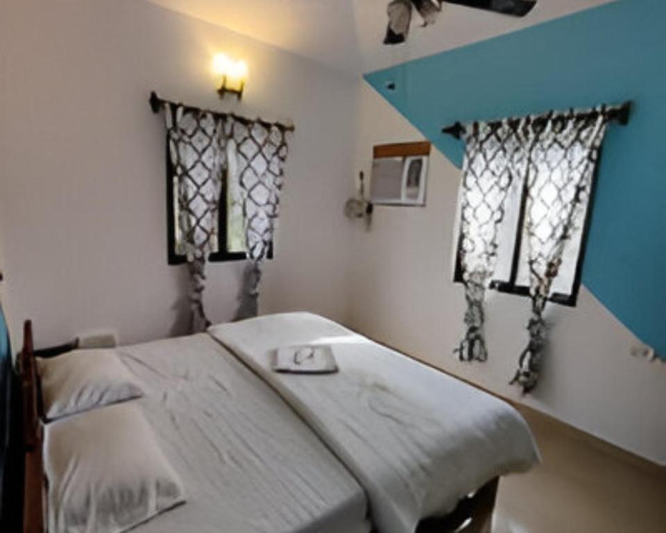 Postel nebo postele na pokoji v ubytování Ronne's 2BHK Lagoon Apartment -Calangute