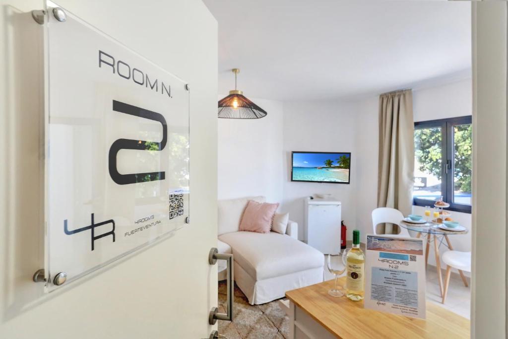 TV a/nebo společenská místnost v ubytování 4rooms Fuerteventura