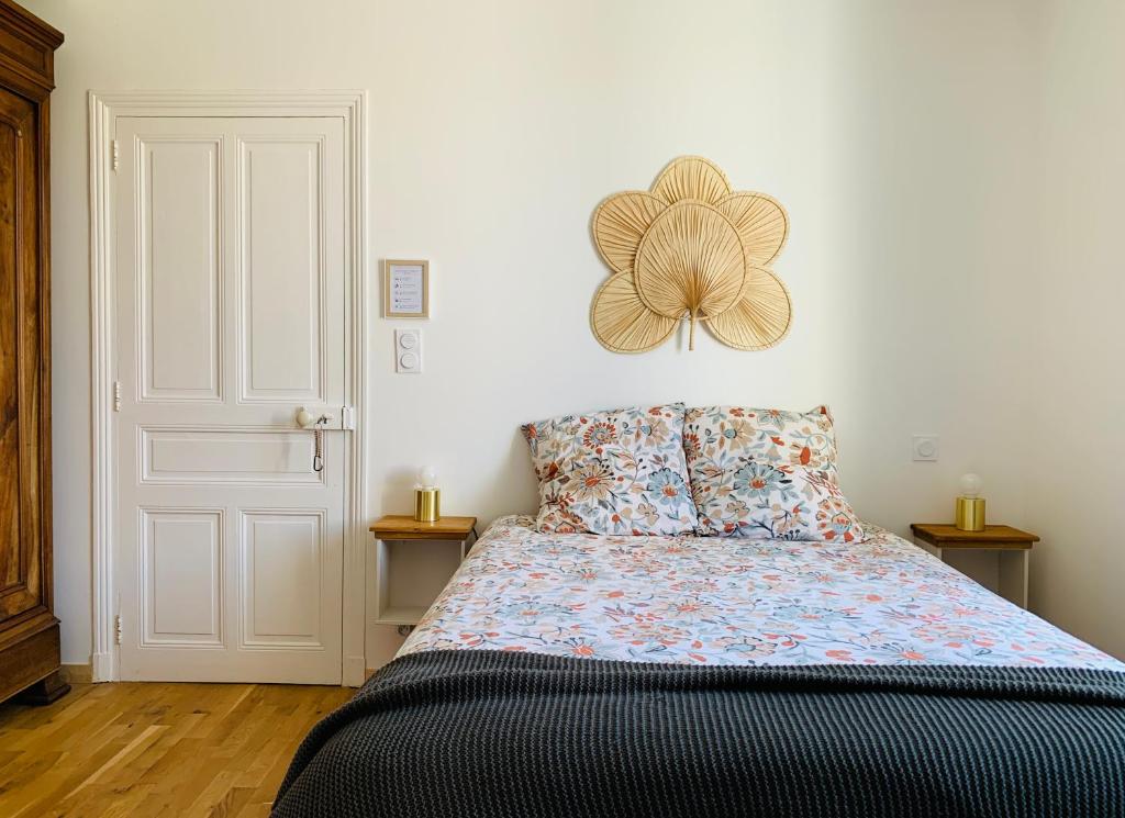 Una cama o camas en una habitación de Perne, chambre d'hôtes à la campagne