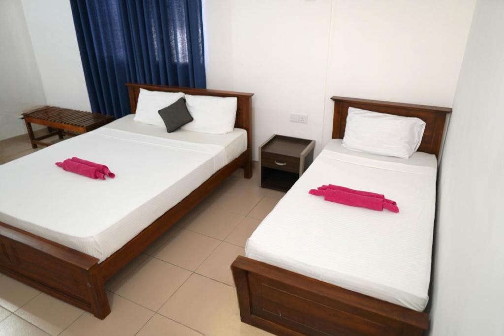 Postel nebo postele na pokoji v ubytování Pub Ceylon Hostel