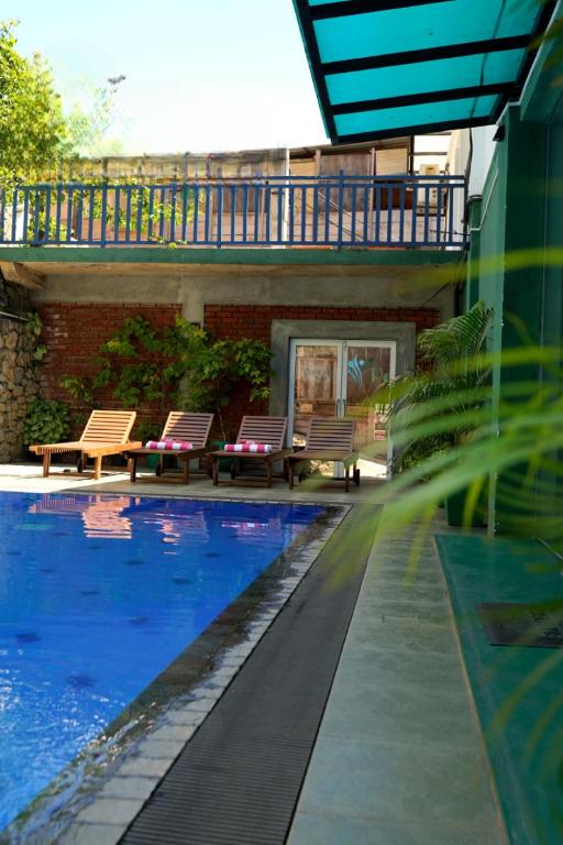 Bazén v ubytování Pub Ceylon Hostel nebo v jeho okolí