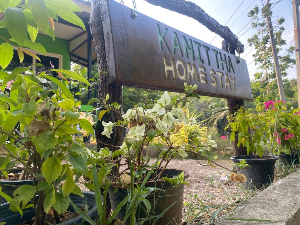 a sign that says kanten home stay in a garden at Kanitta Homestay kohyaonoi in Ban Bang Chak