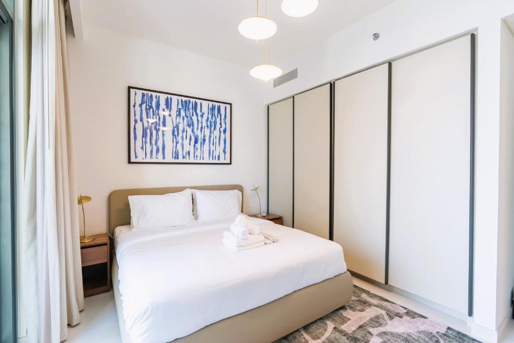 Beachfront living in Emaar beachfront, Dubái (precios actualizados 2025)