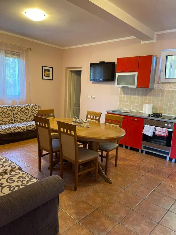 Kuchyň nebo kuchyňský kout v ubytování Apartments Villa-G Lustica