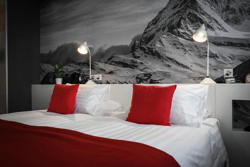 Postel nebo postele na pokoji v ubytování Home Swiss Hotel