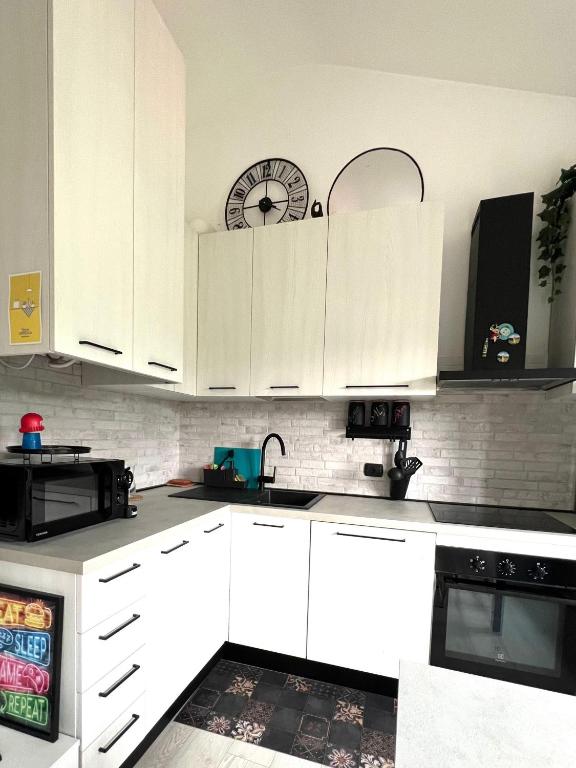 Cucina o angolo cottura di MiniLOFT con Piscina Lago di Como Lecco