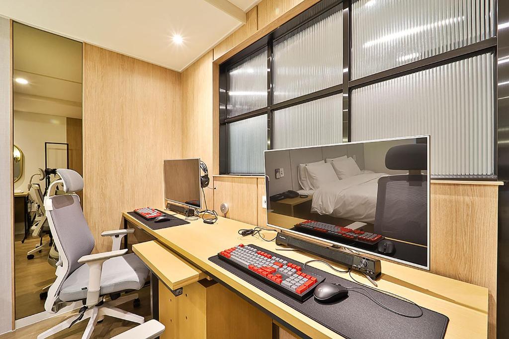 TV a/nebo společenská místnost v ubytování Rubato Hotel Ulsan Junggu