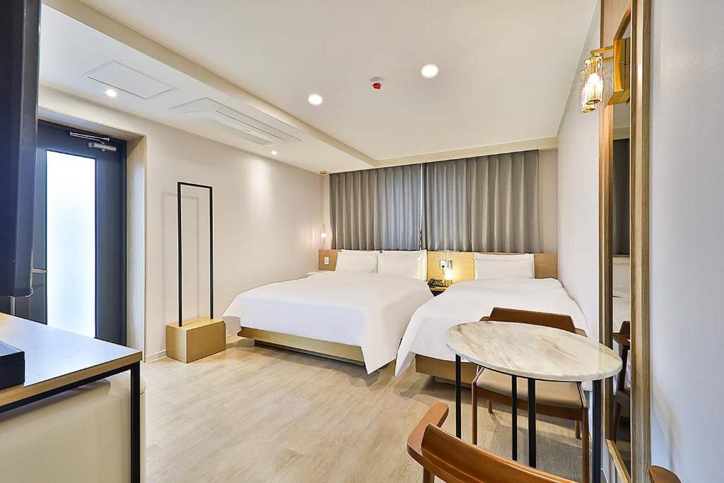 Postel nebo postele na pokoji v ubytování Rubato Hotel Ulsan Junggu