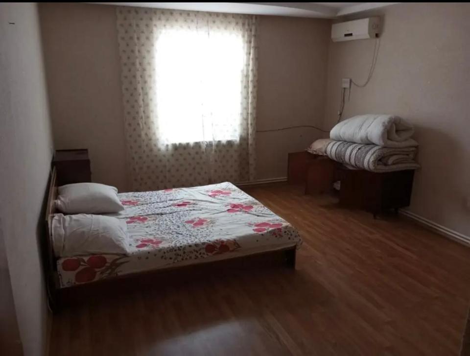 a small room with a bed and a window at Novxanı in Sumqayyt