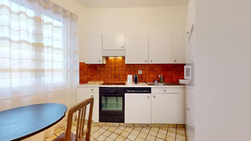 Kuchyň nebo kuchyňský kout v ubytování Charming flat in the heart of Sierre