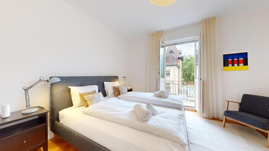 Postel nebo postele na pokoji v ubytování Charming flat in the heart of Sierre