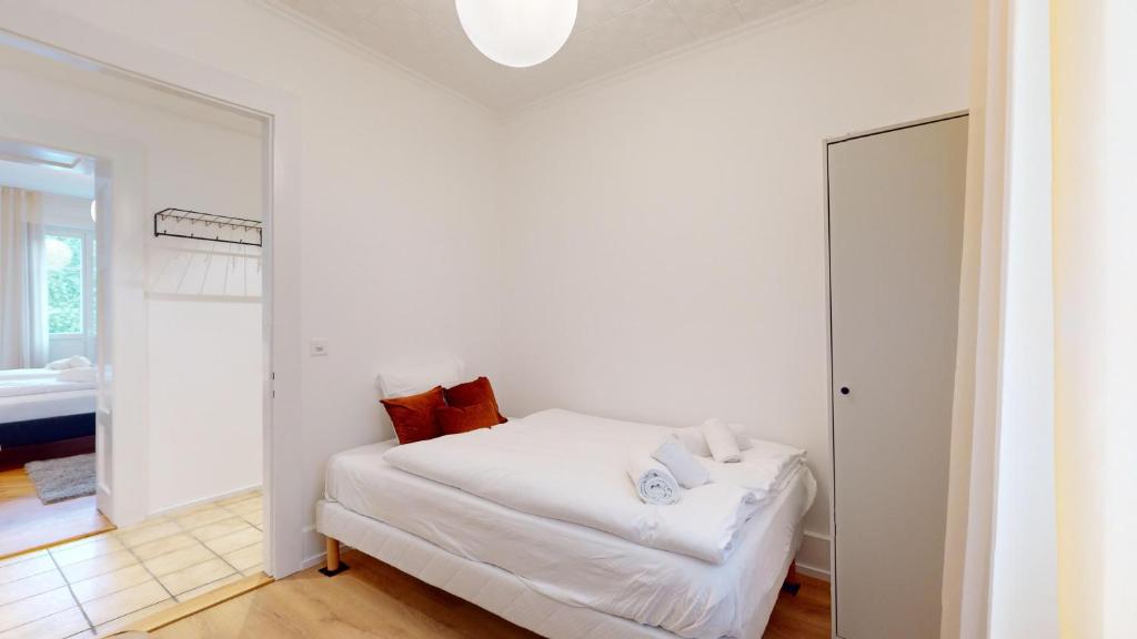 Postel nebo postele na pokoji v ubytování Charming flat in the heart of Sierre