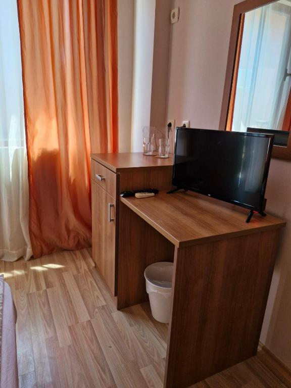 TV a/nebo společenská místnost v ubytování Family Hotel Astra
