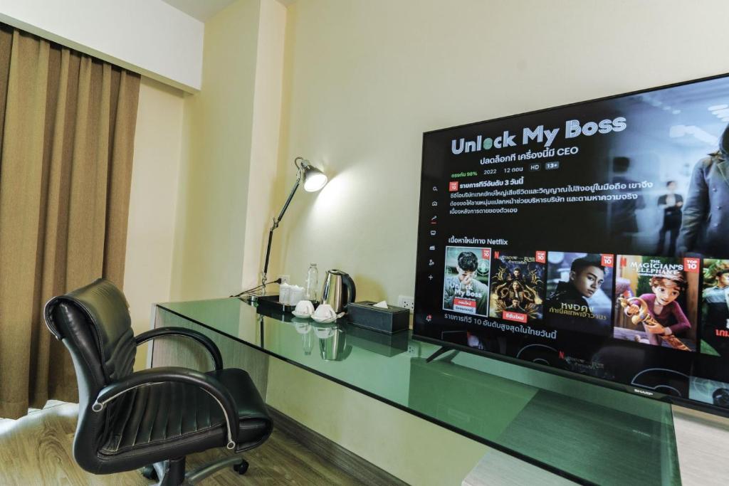 TV a/nebo společenská místnost v ubytování Tamarind Garden Hotel