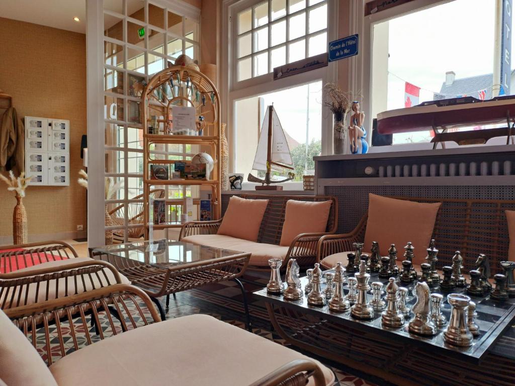 Гостиная зона в Hôtel De La Mer - Deauville Blonville - Boutique Hôtel de charme vue Mer ou Campagne - Accès direct plage