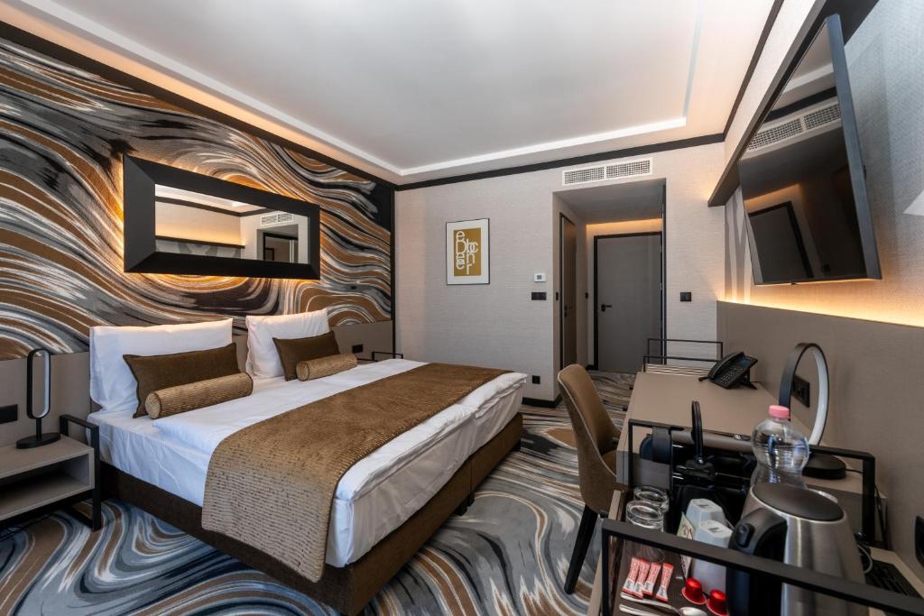 Un televizor și/sau centru de divertisment la Hotel Debrecen