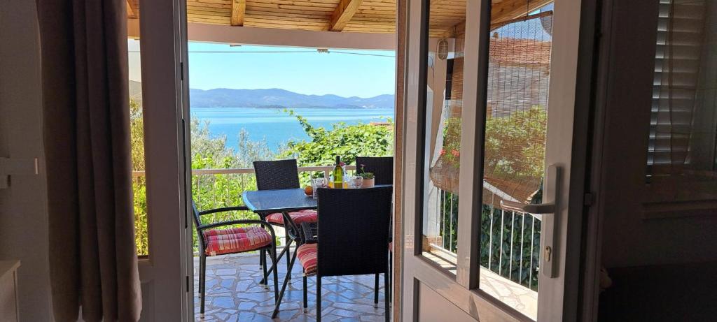 Naturlandskabet i nærheden af villaen