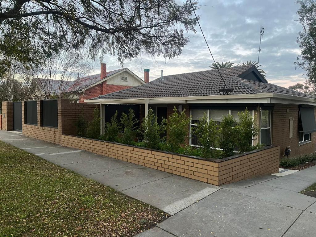 Neat Retreat on Brougham, Bendigo (updated prices 2024)